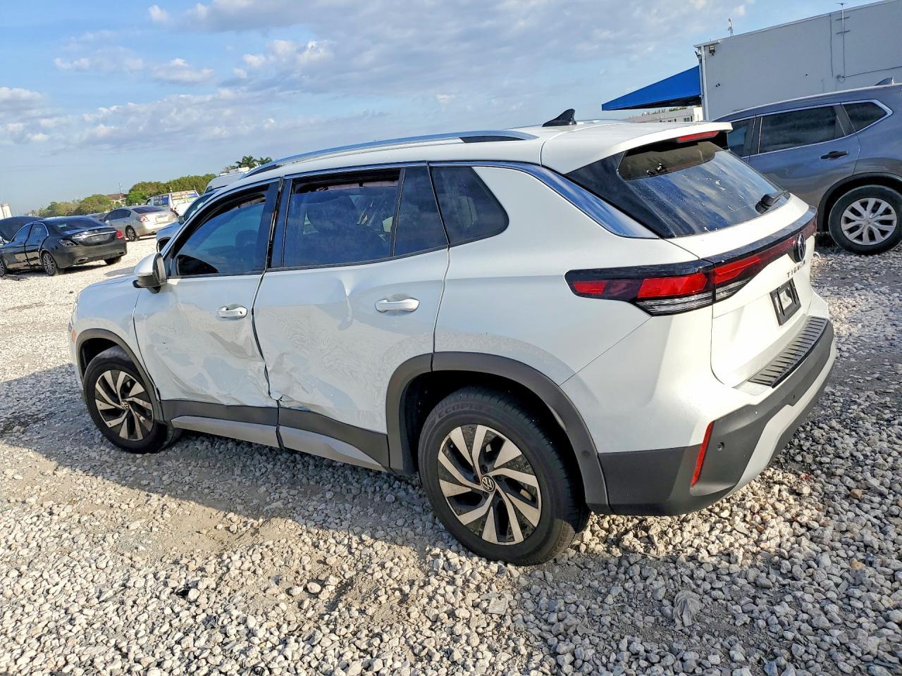2025 Volkswagen Tiguan S - Фото 2