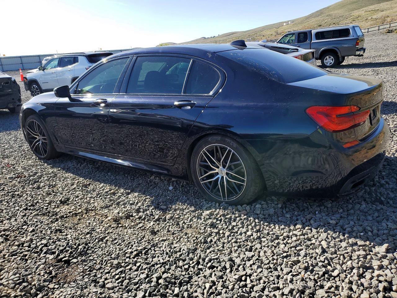 2017 BMW 750 I - Фото 2