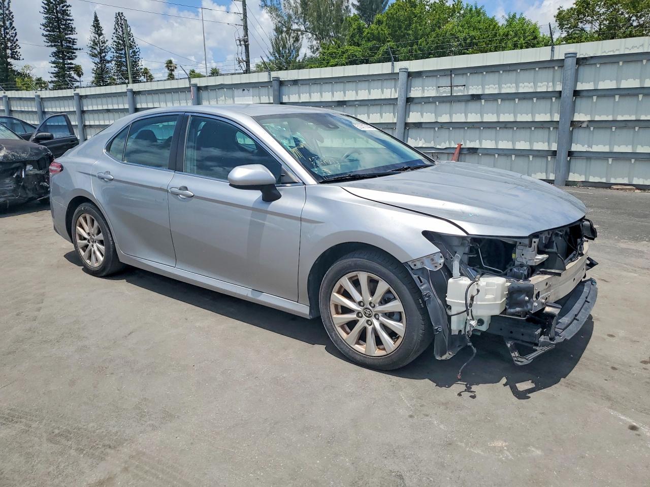 2020 Toyota Camry Le - Image 4