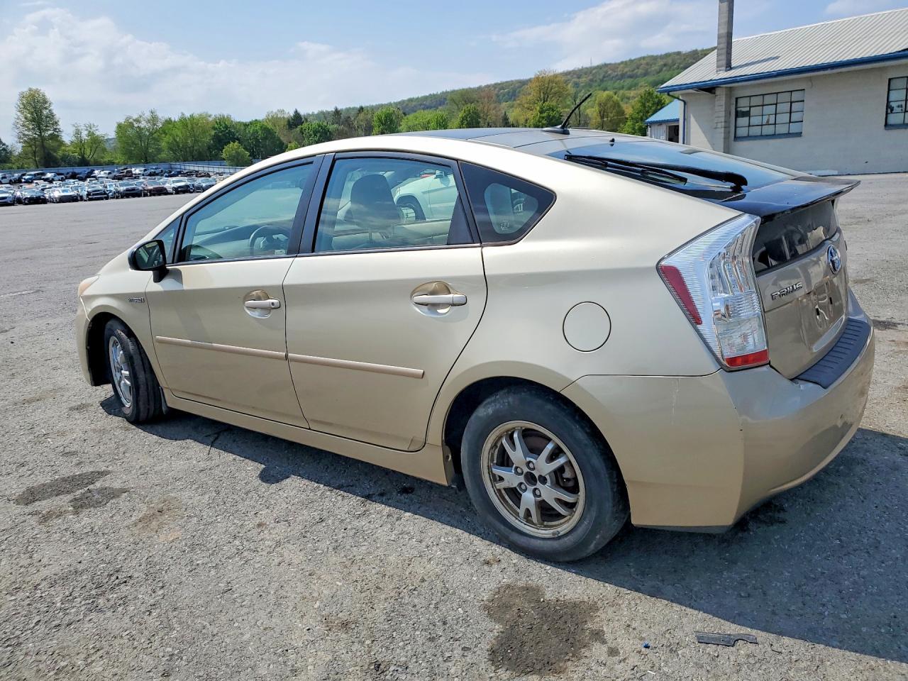 2011 Toyota Prius Three - Image 2