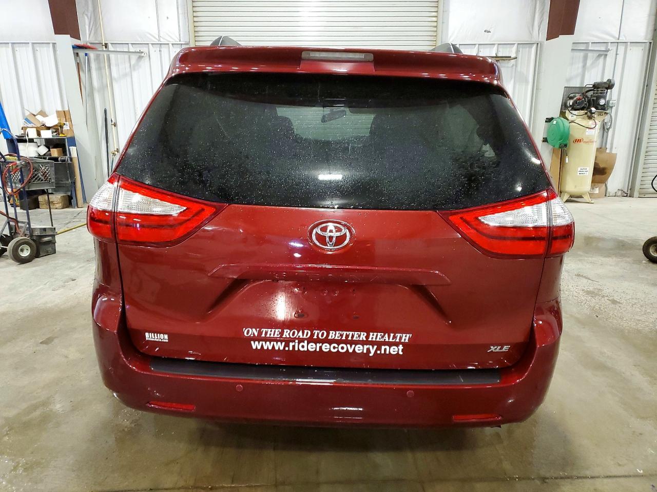 2015 Toyota Sienna Xle 8-Passenger - Фото 6