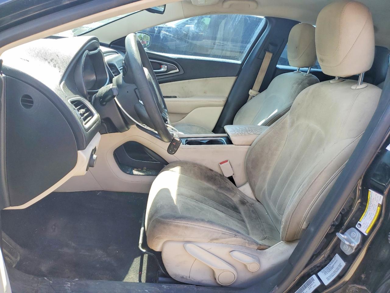 2015 Chrysler 200 Limited - Image 7