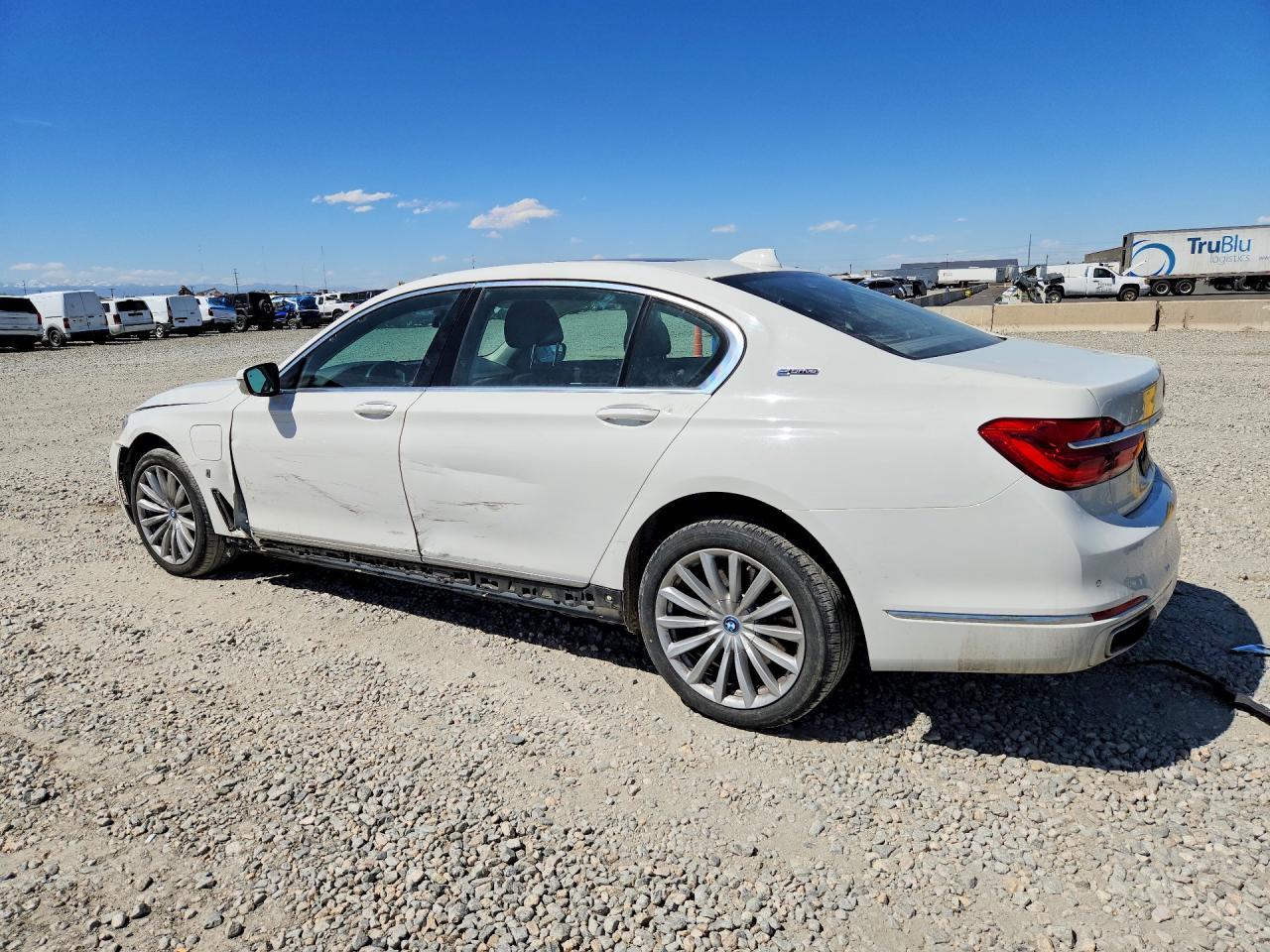 2018 BMW 740 Xe - Image 2