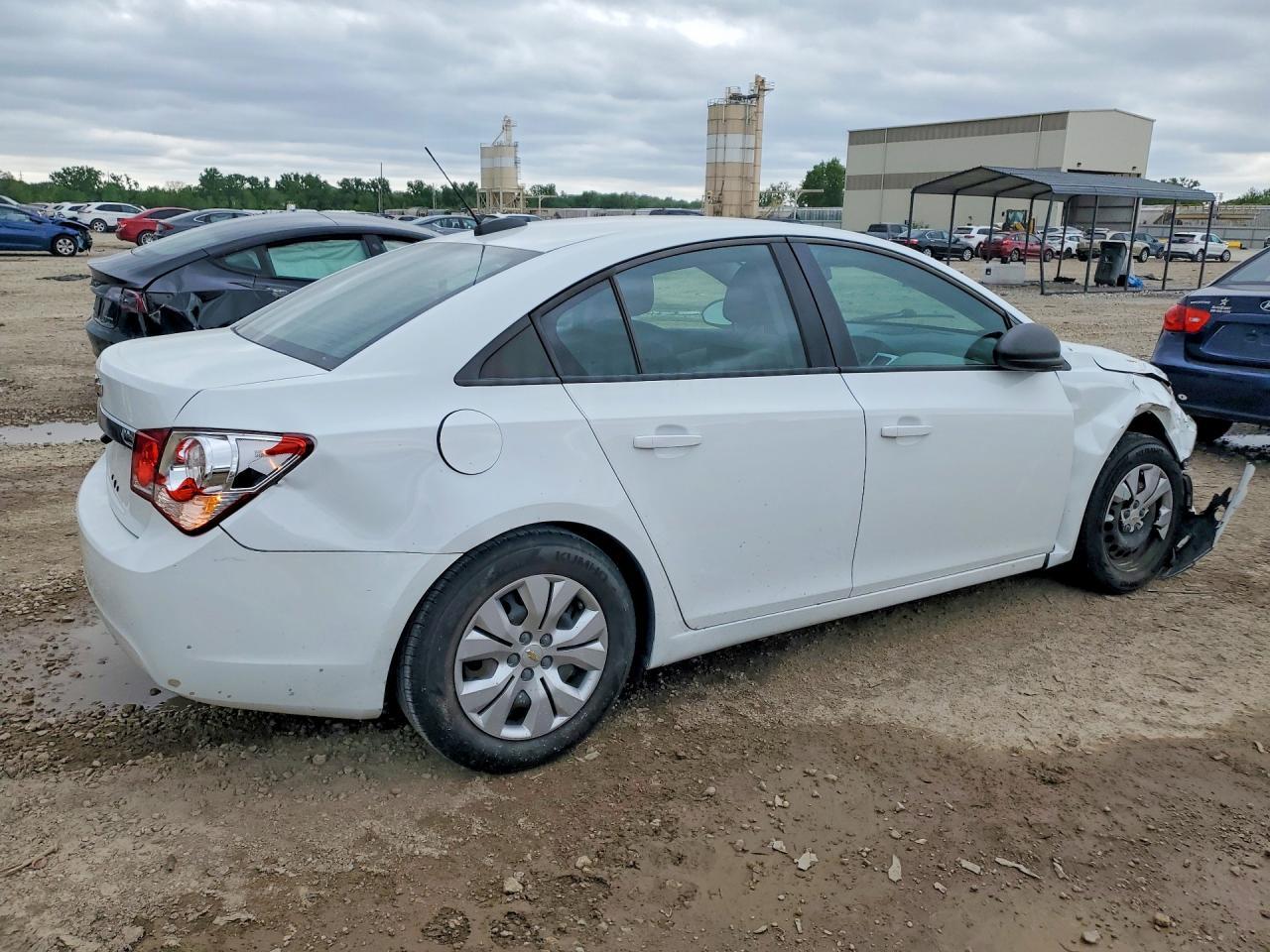 2015 Chevrolet Cruze Ls - Фото 3
