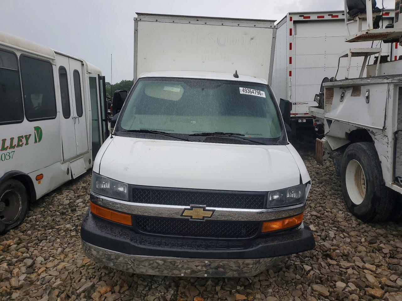 2023 Chevrolet Express Box Truck - Image 5