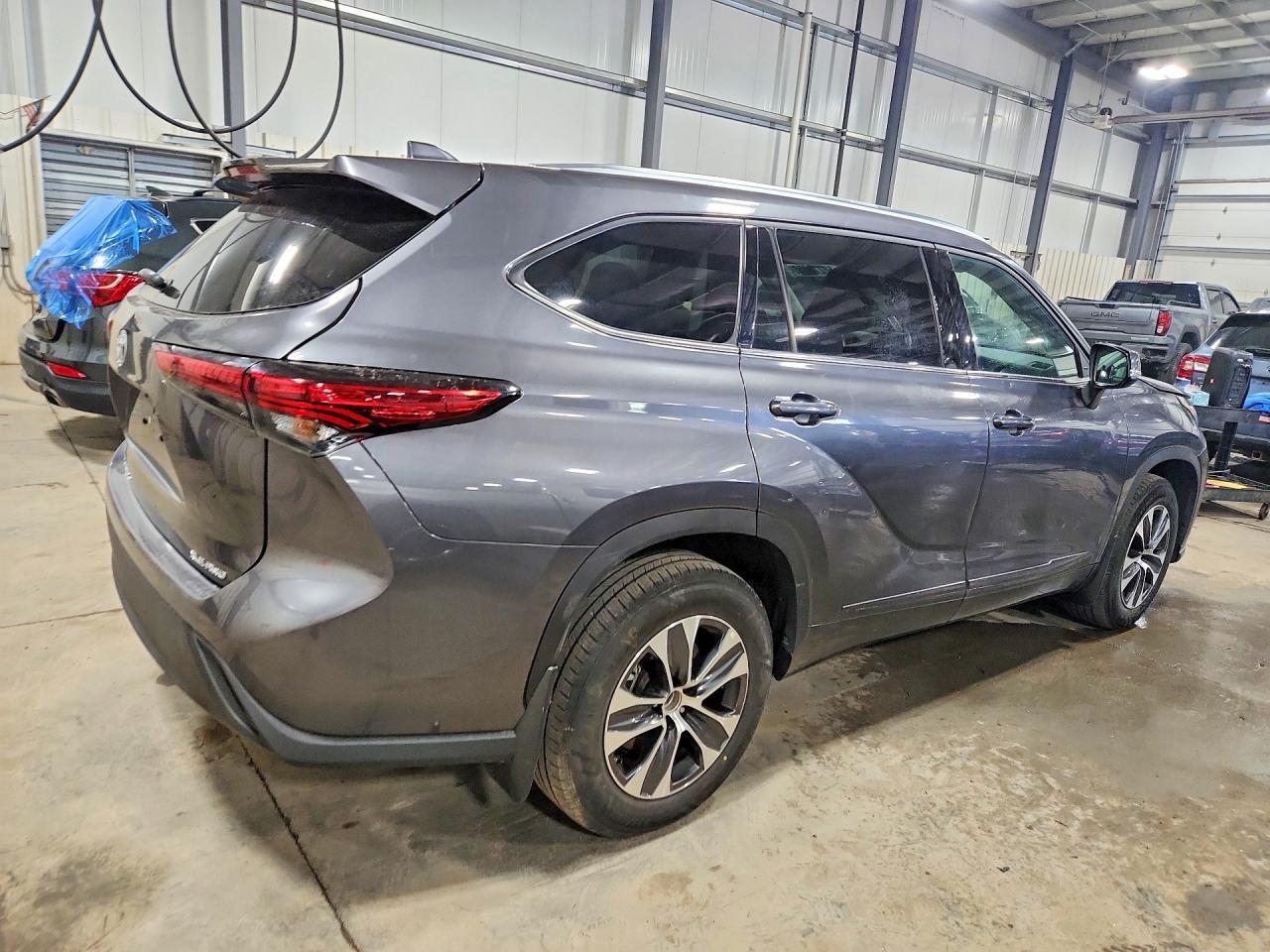 2021 Toyota Highlander Xle - Фото 3