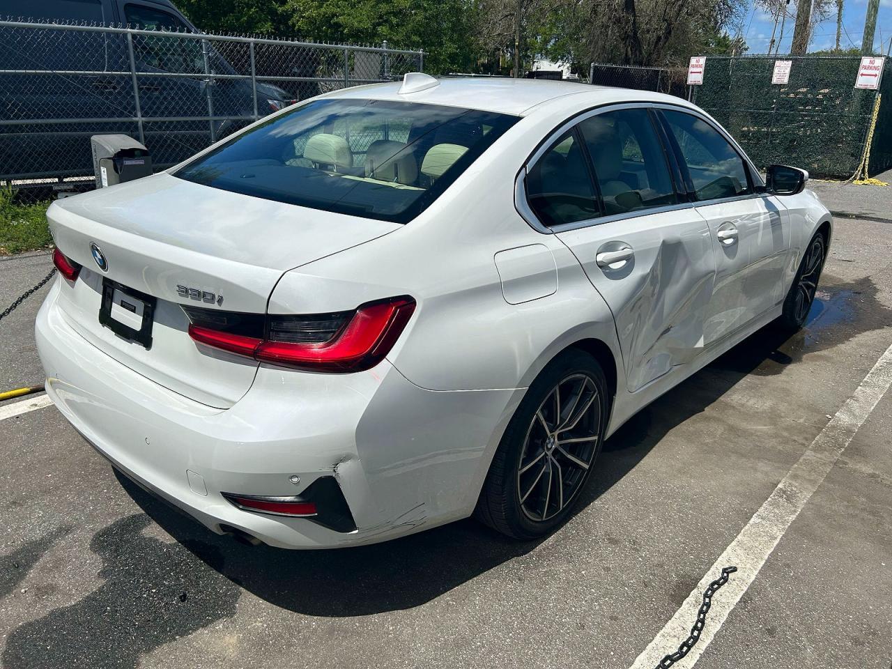 2021 BMW 330Xi - Фото 4