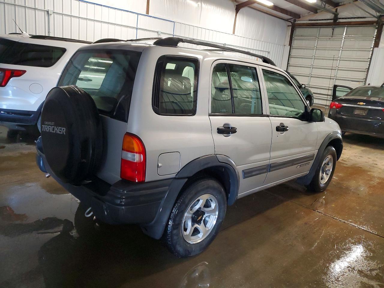 2002 Chevrolet Tracker - Фото 3