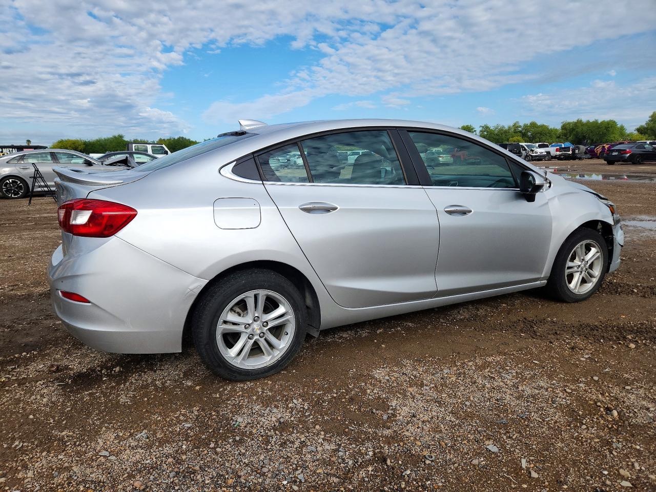 2017 Chevrolet Cruze Lt - Image 3