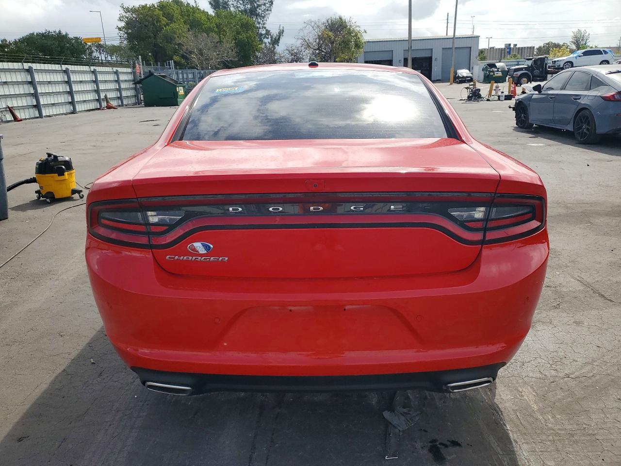 2022 Dodge Charger Sxt - Фото 6