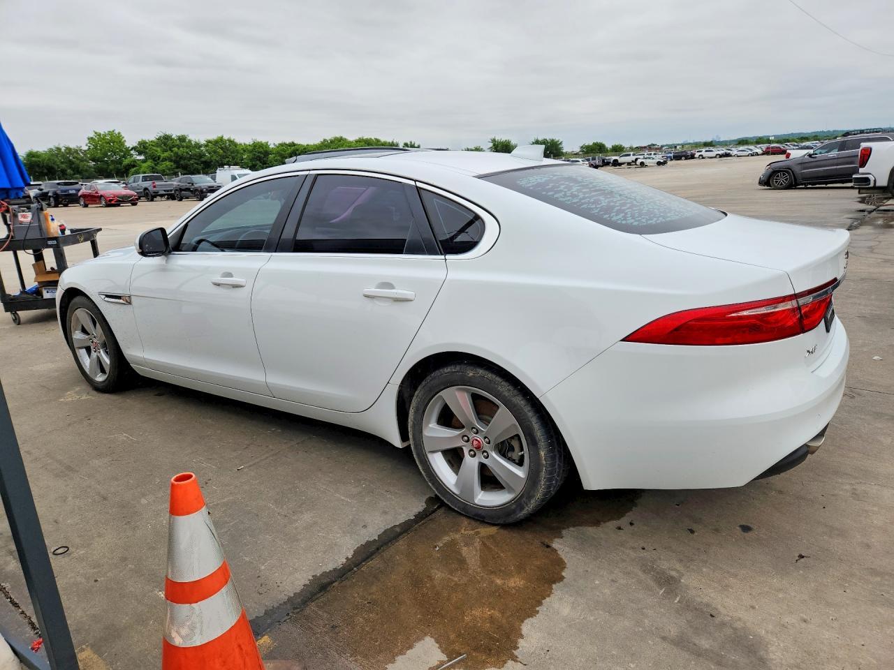 2018 Jaguar Xf - Фото 2
