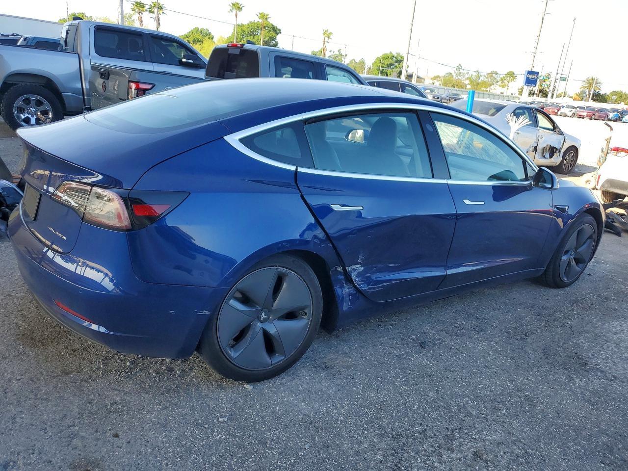 2020 Tesla Model 3 - Фото 3