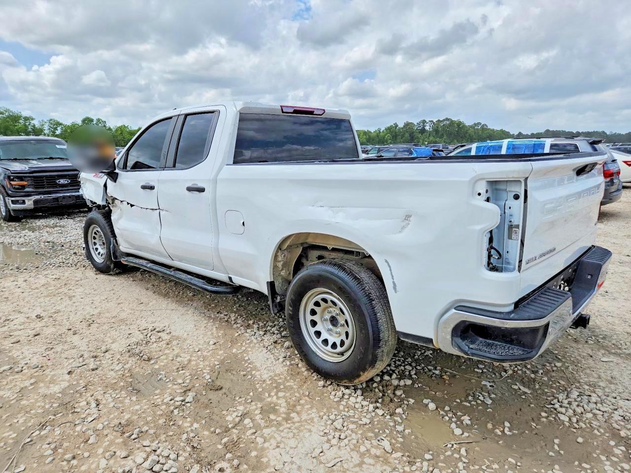 2023 Chevrolet Silverado K1500 - Фото 2