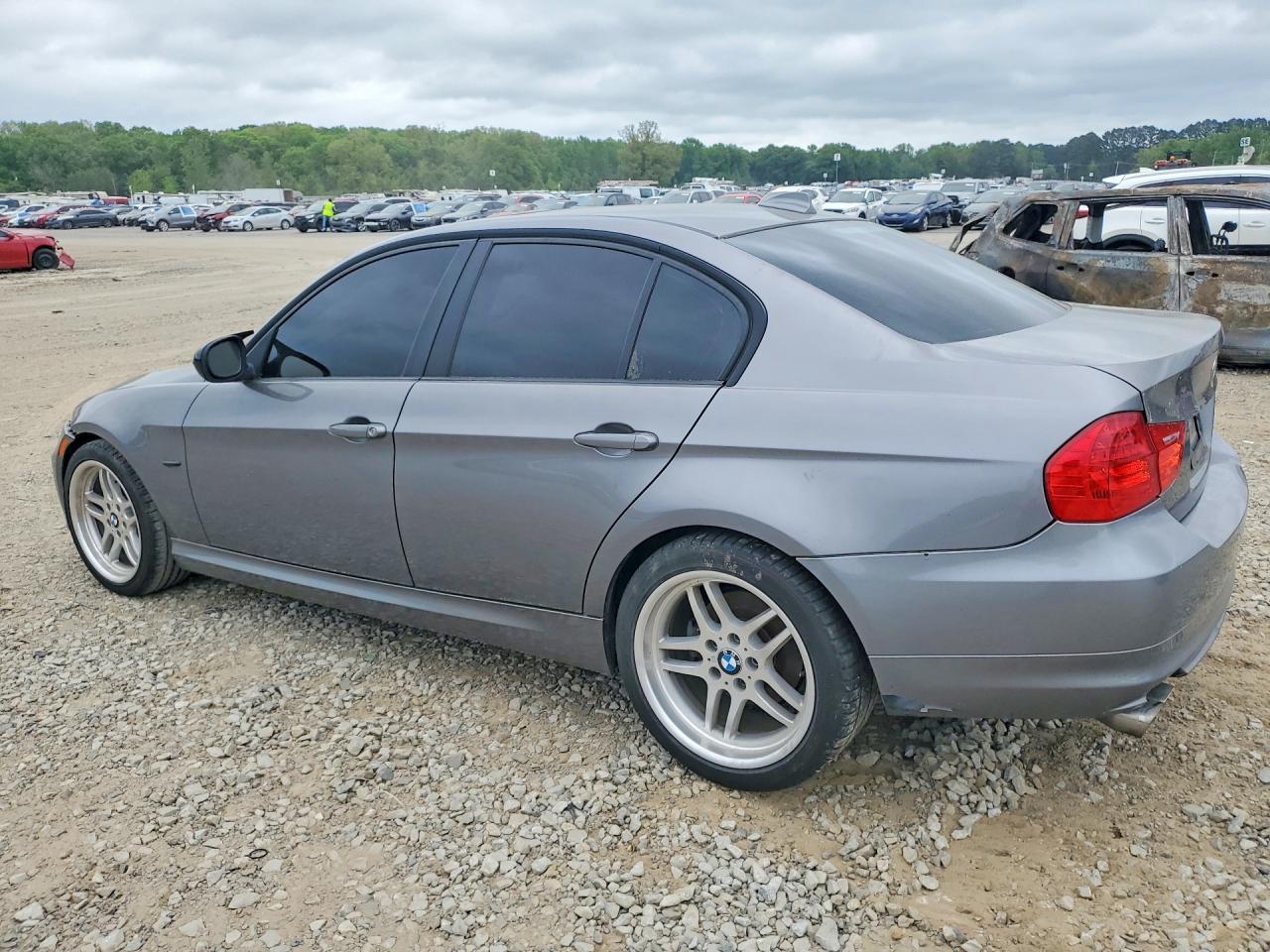 2011 BMW 328 I - Фото 2