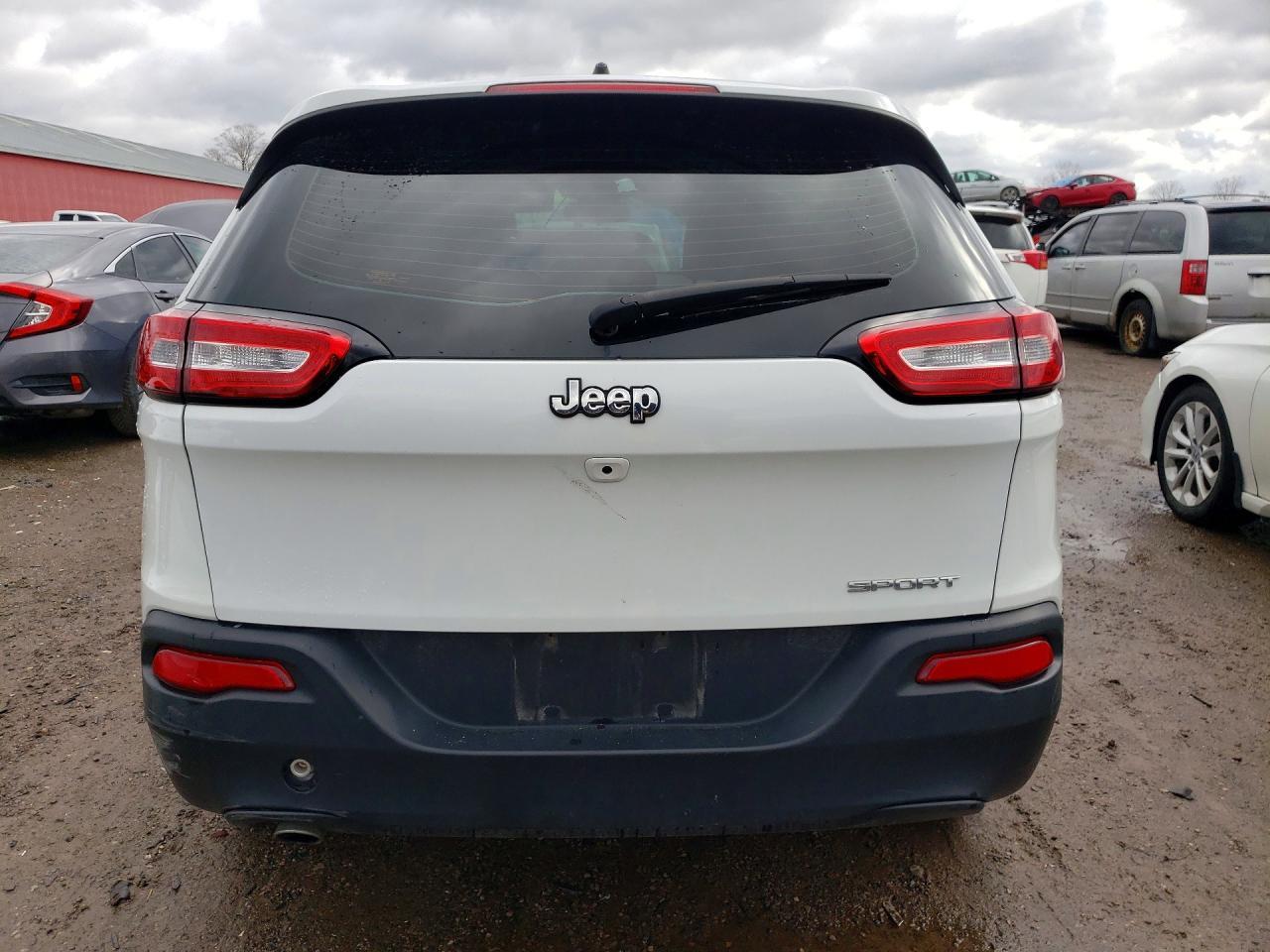 2015 Jeep Cherokee Sport - Image 6