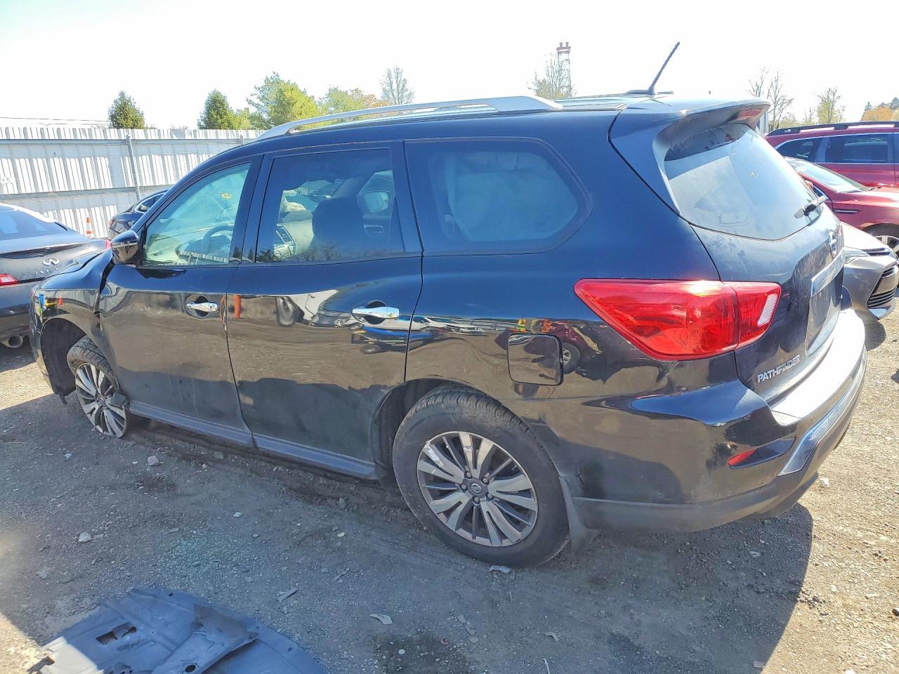 2018 Nissan Pathfinder S - Фото 2