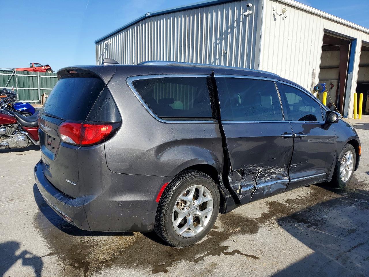 2018 Chrysler Pacifica Limited - Фото 3