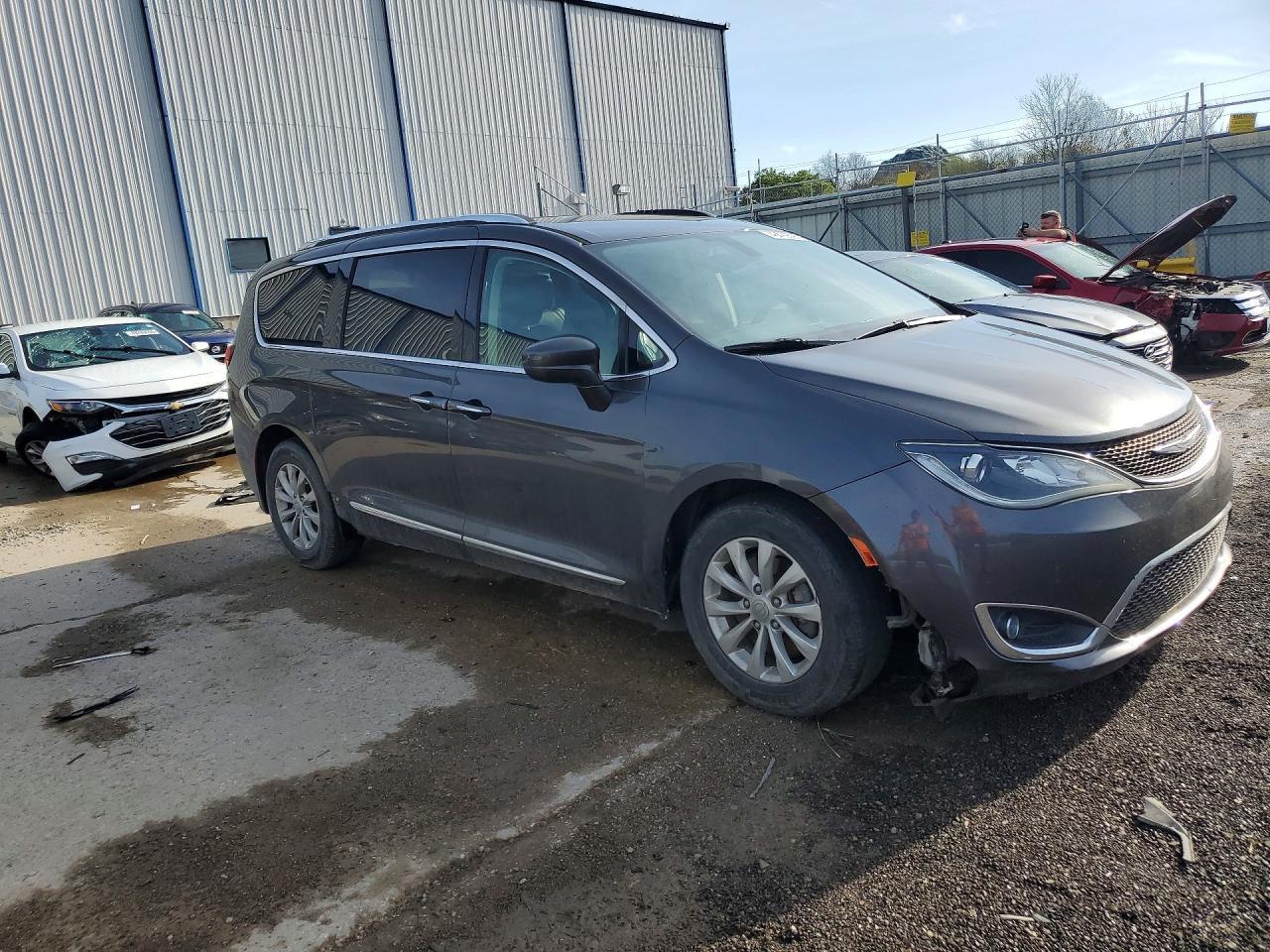 2018 Chrysler Pacifica Touring L - Фото 4