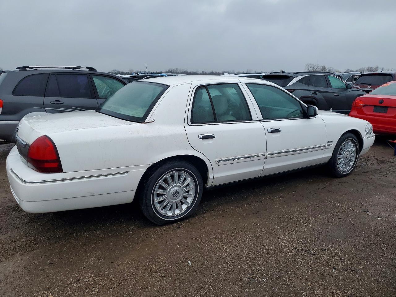 2010 Mercury Grand Marquis - Image 3