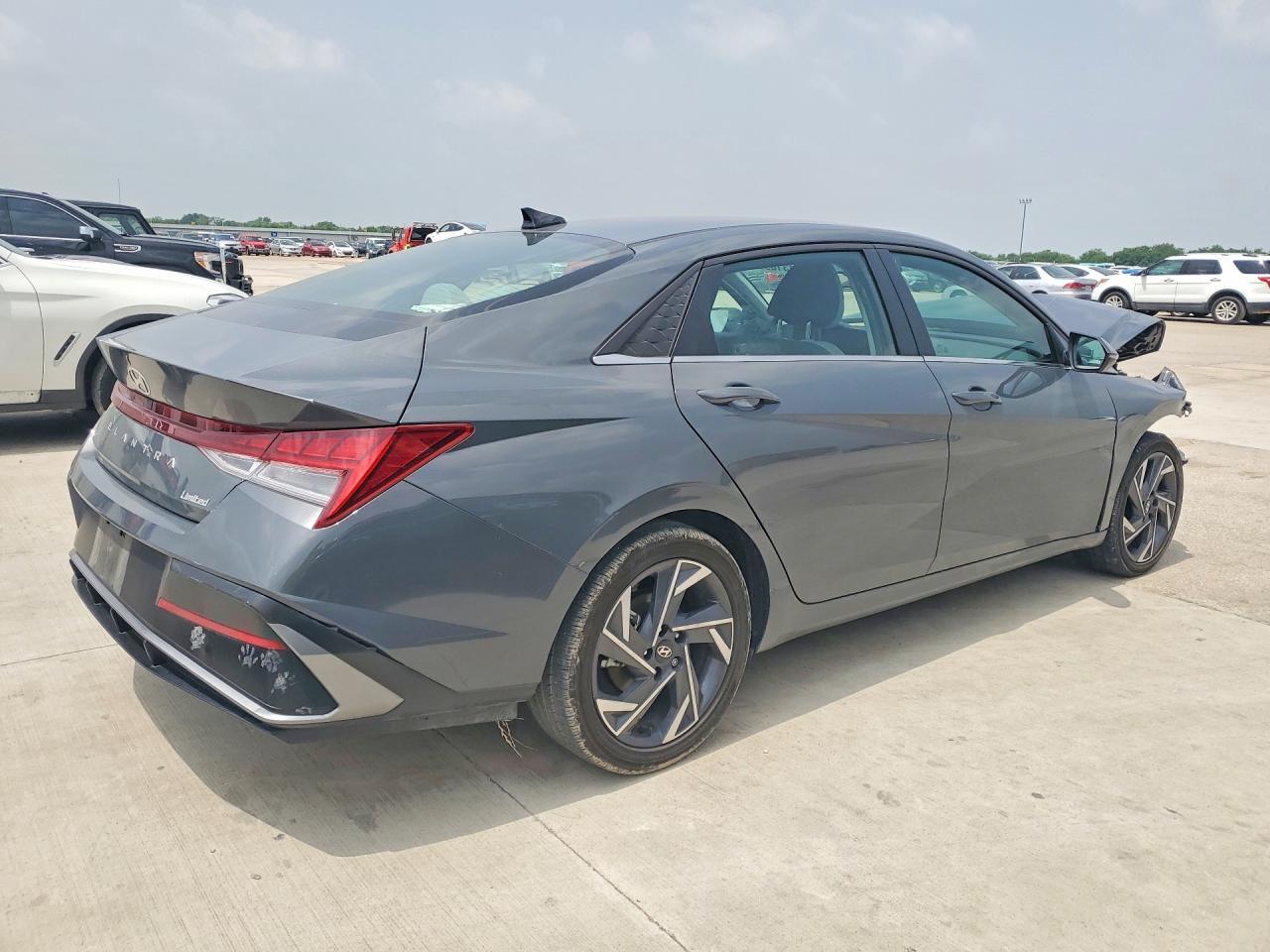 2025 Hyundai Elantra Limited - Фото 3