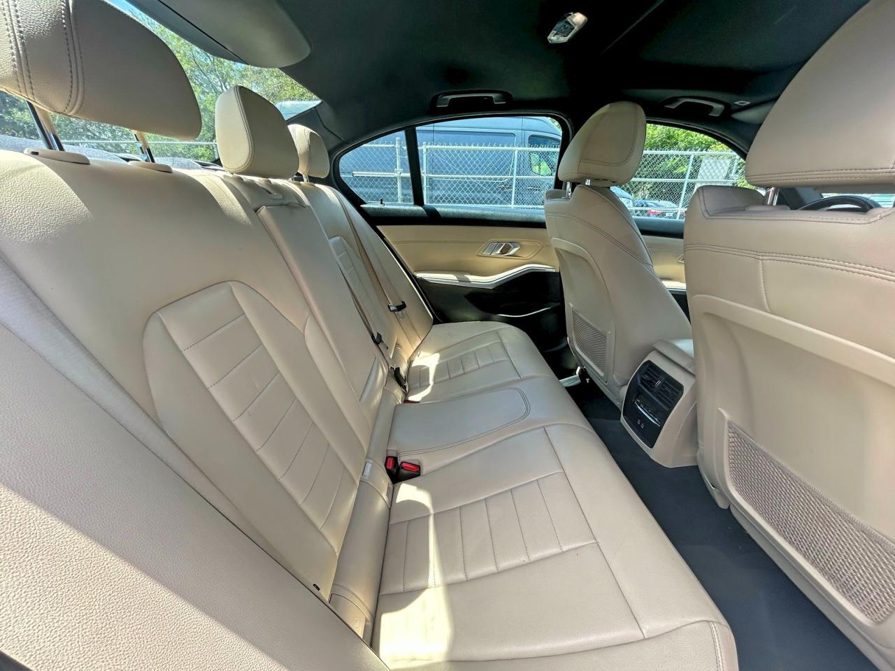 2021 BMW 330Xi - Фото 6