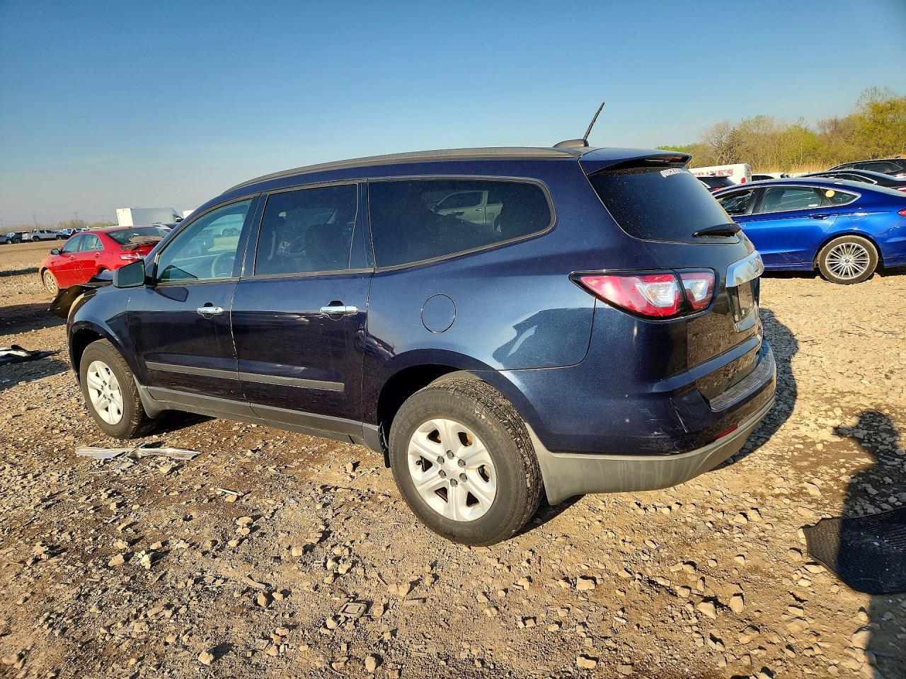 2016 Chevrolet Traverse Ls - Фото 2