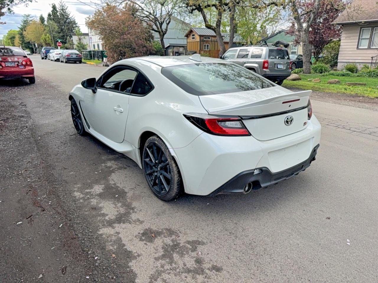 2023 Toyota Gr 86 Premium - Image 3