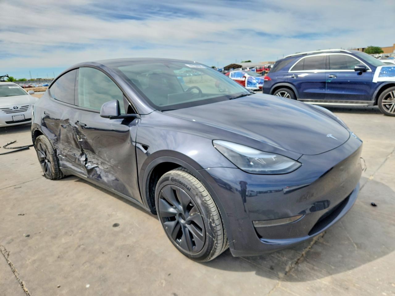 2025 Tesla Model Y - Фото 4
