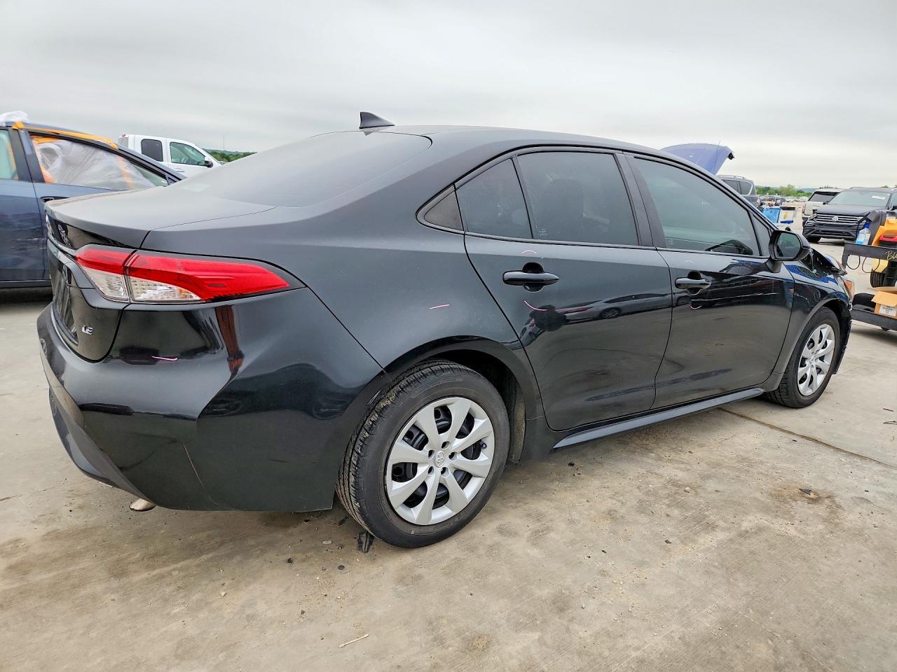 2022 Toyota Corolla Le - Image 3