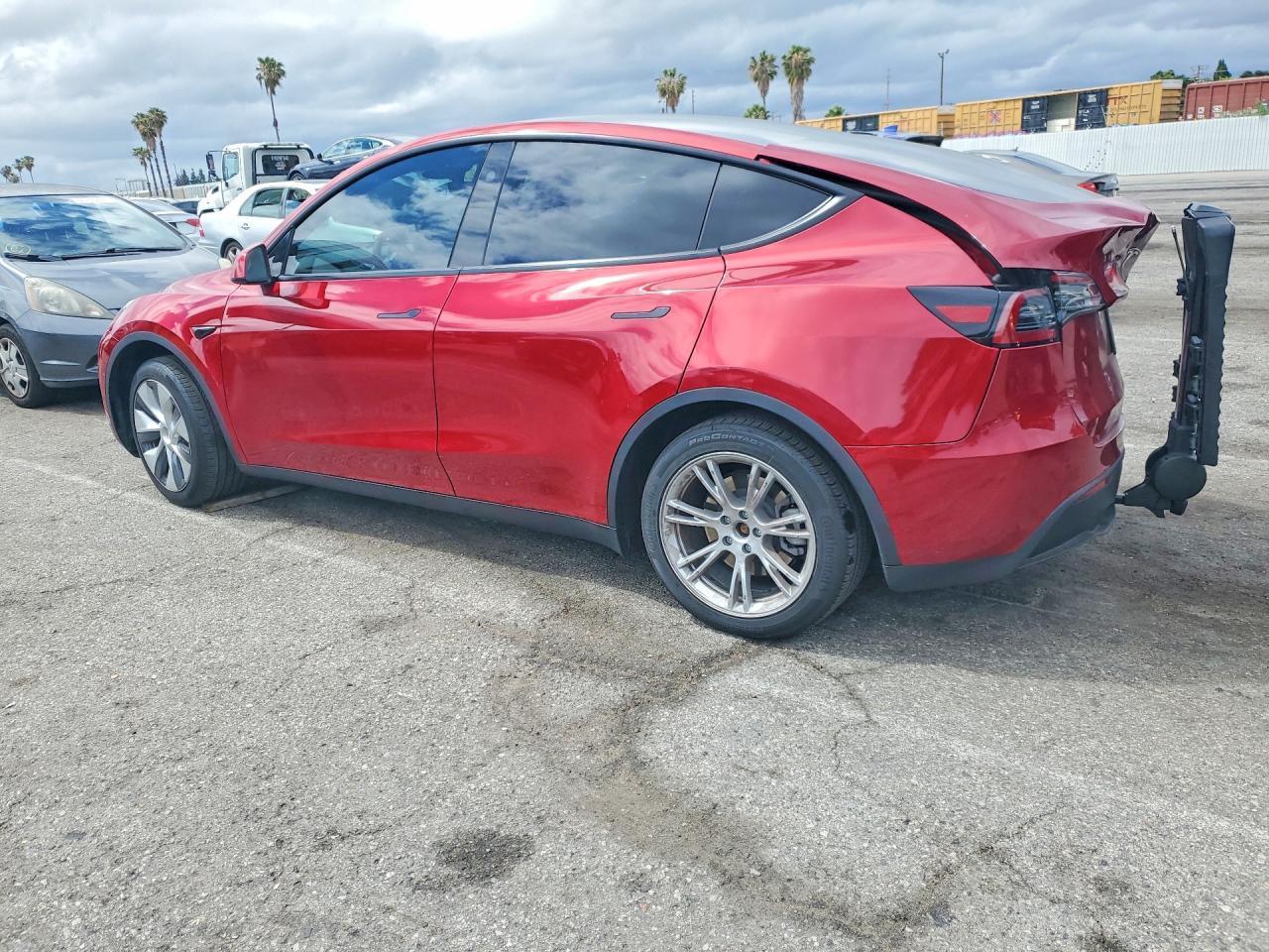 2024 Tesla Model Y - Фото 2