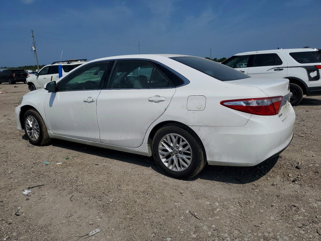 2016 Toyota Camry - Фото 2