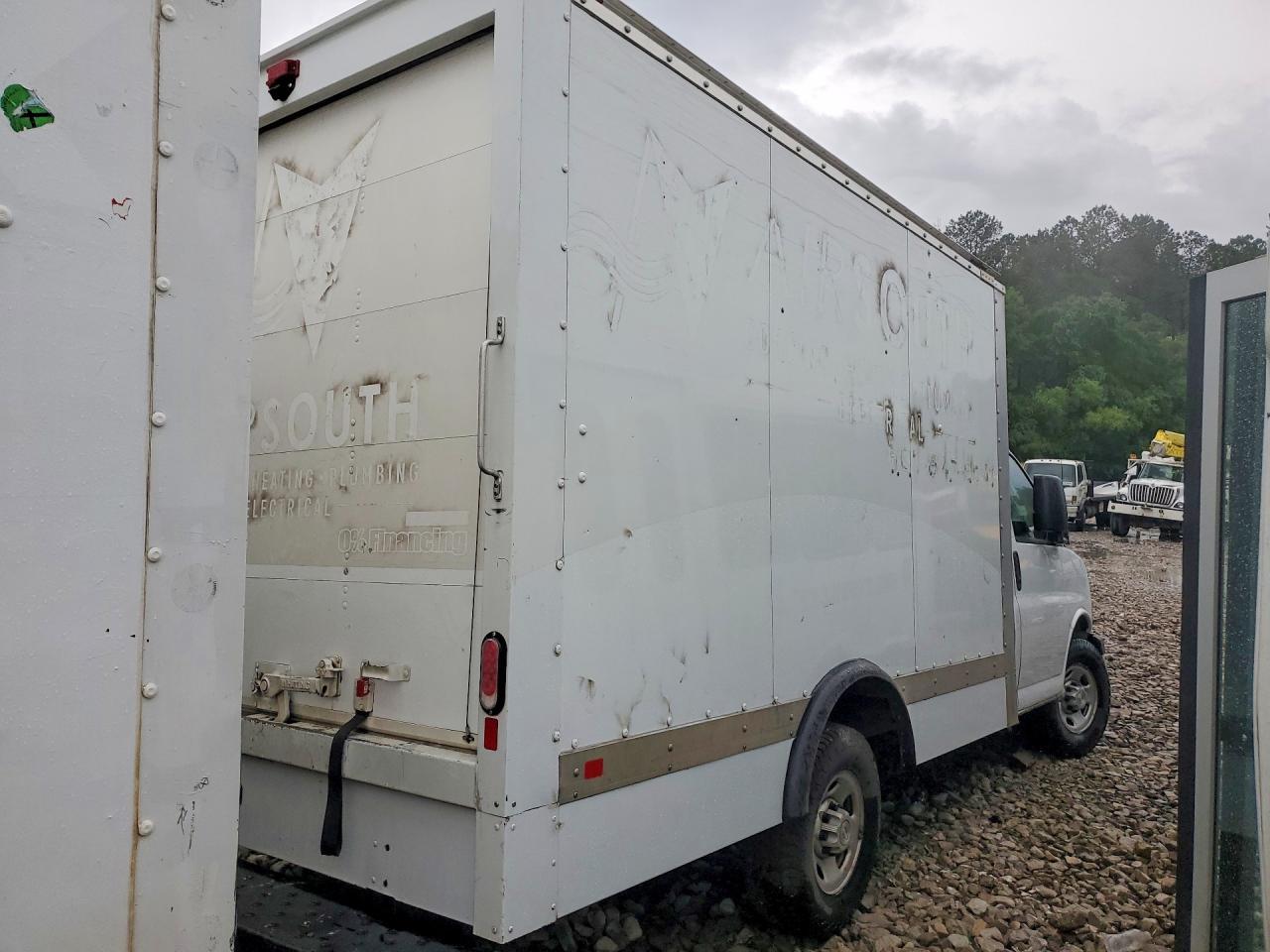 2023 Chevrolet Express Box Truck - Image 3
