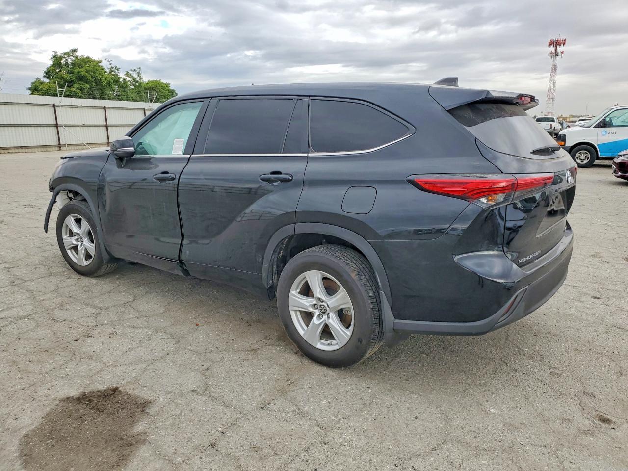 2023 Toyota Highlander Le - Фото 2