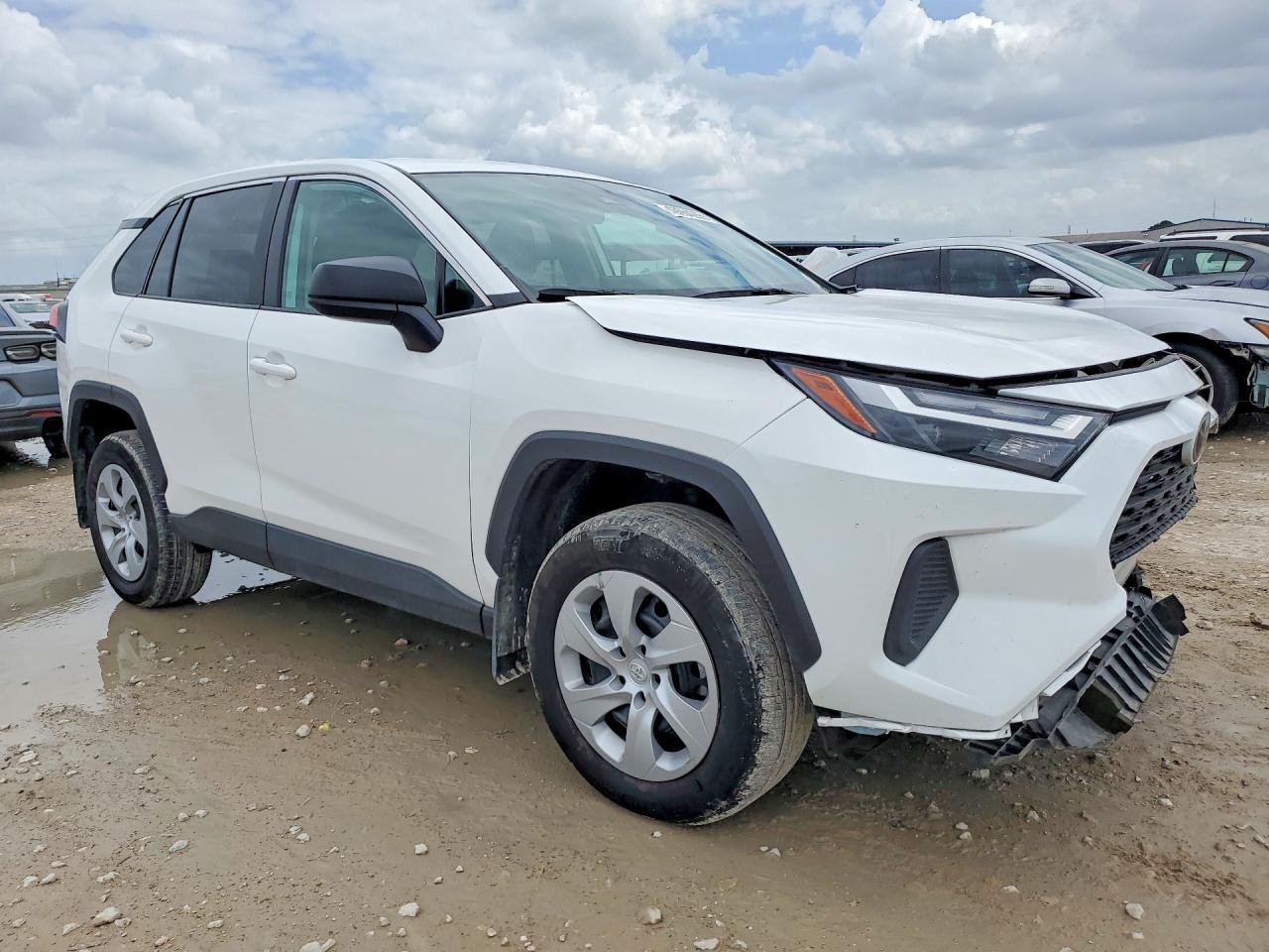 2025 Toyota Rav4 Le - Image 4