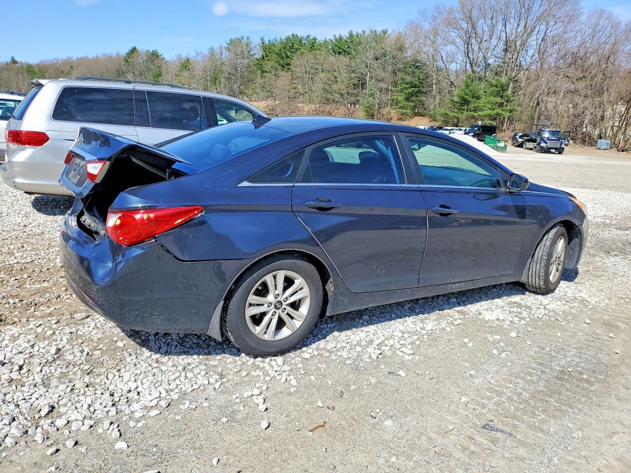 2013 Hyundai Sonata Gls - Image 3
