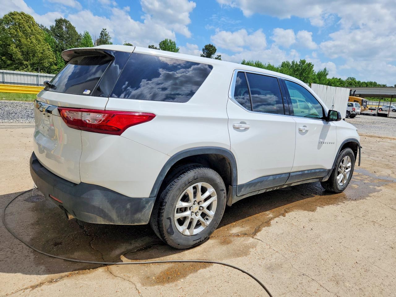 2020 Chevrolet Traverse Ls - Фото 3