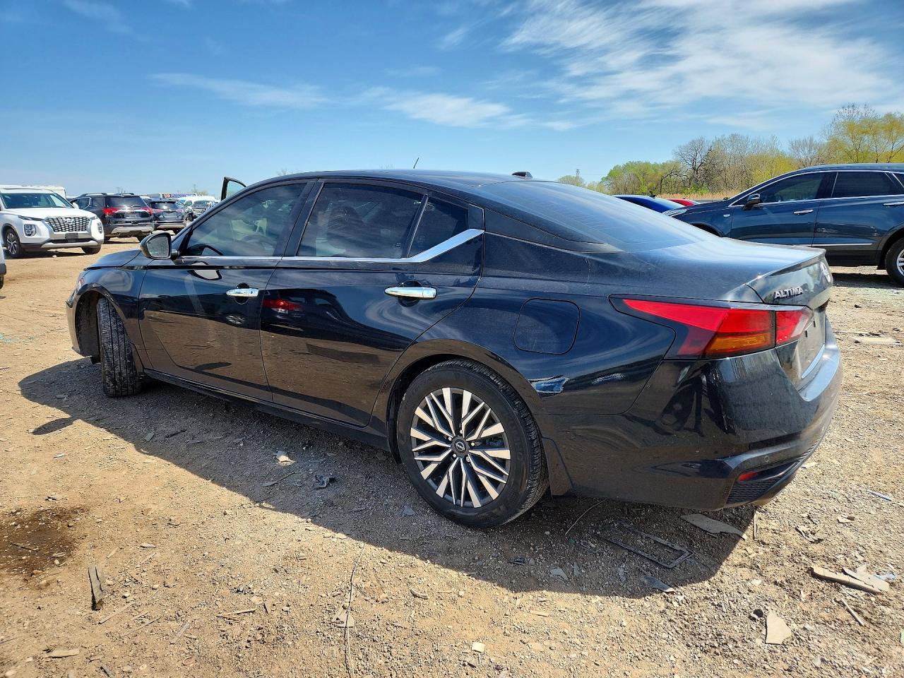 2024 Nissan Altima Sv - Image 2