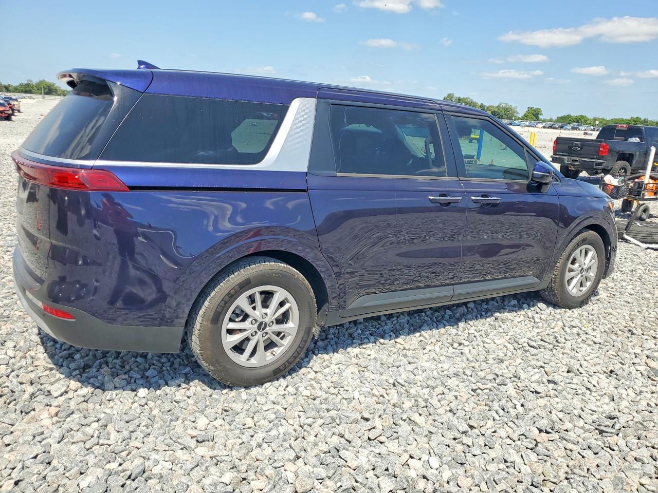 2023 Kia Carnival Lx - Image 3