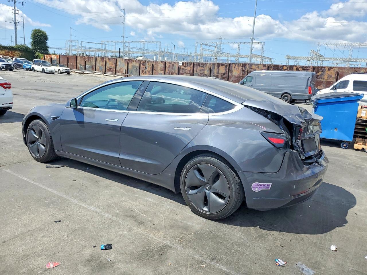 2019 Tesla Model 3 - Фото 2