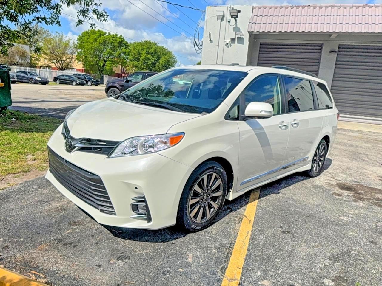 2020 Toyota Sienna Limited Premium 7-Passenger - Фото 2