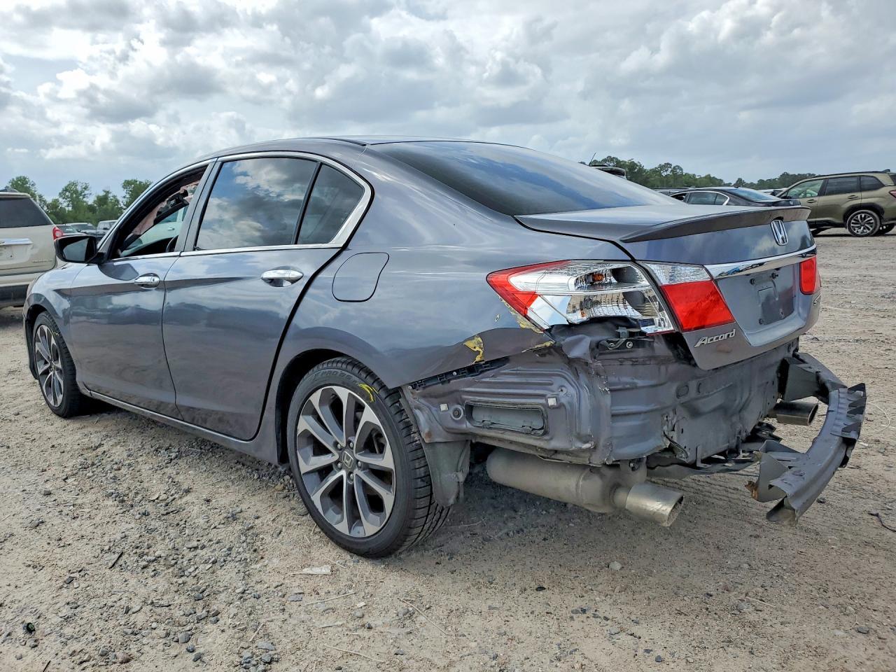 2015 Honda Accord Sport - Image 2