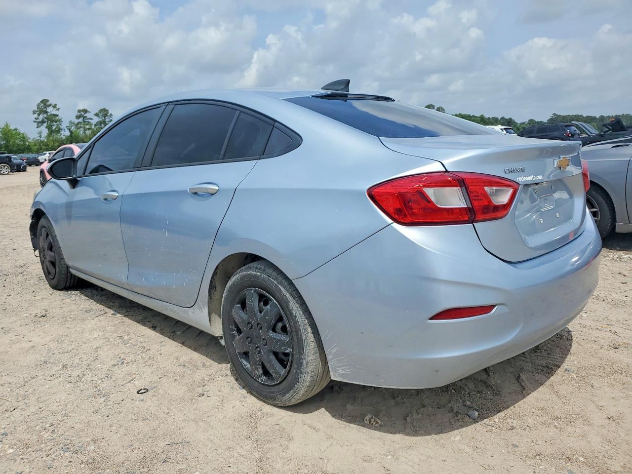 2018 Chevrolet Cruze Ls - Фото 2