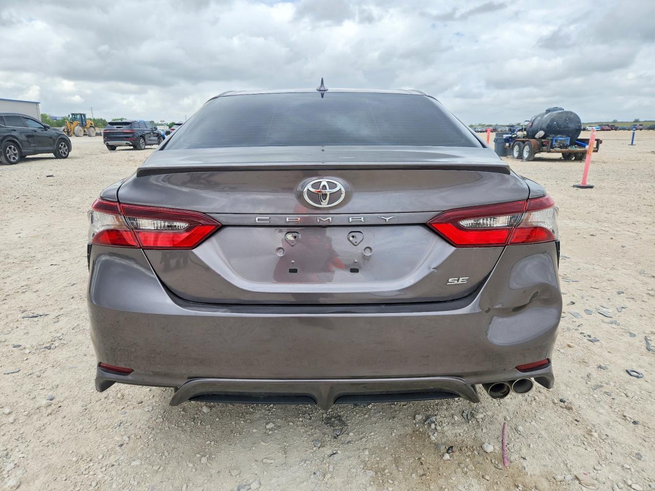 2022 Toyota Camry Se - Фото 6