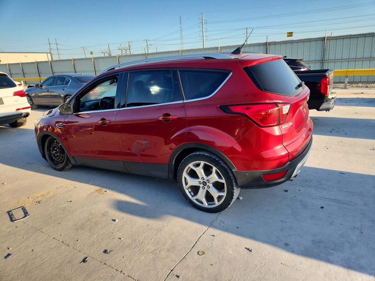 2019 Ford Escape Titanium - Фото 2