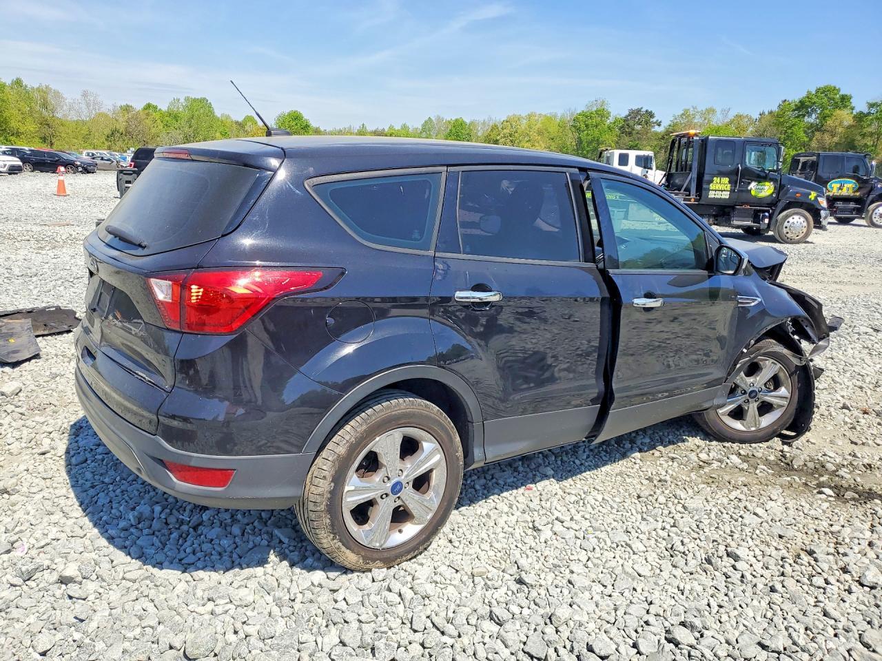 2019 Ford Escape S - Фото 3