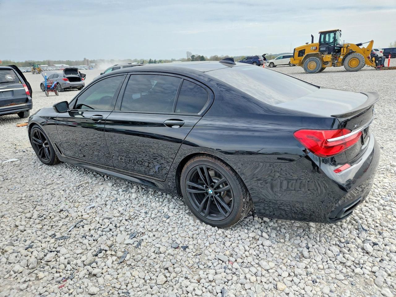 2016 BMW 750 Xi - Image 2