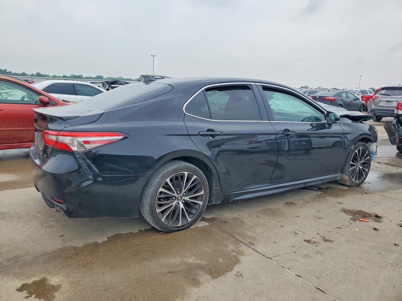 2018 Toyota Camry Se - Фото 3
