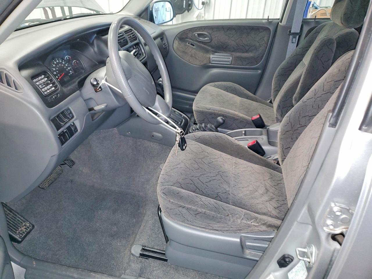 2002 Chevrolet Tracker - Фото 7