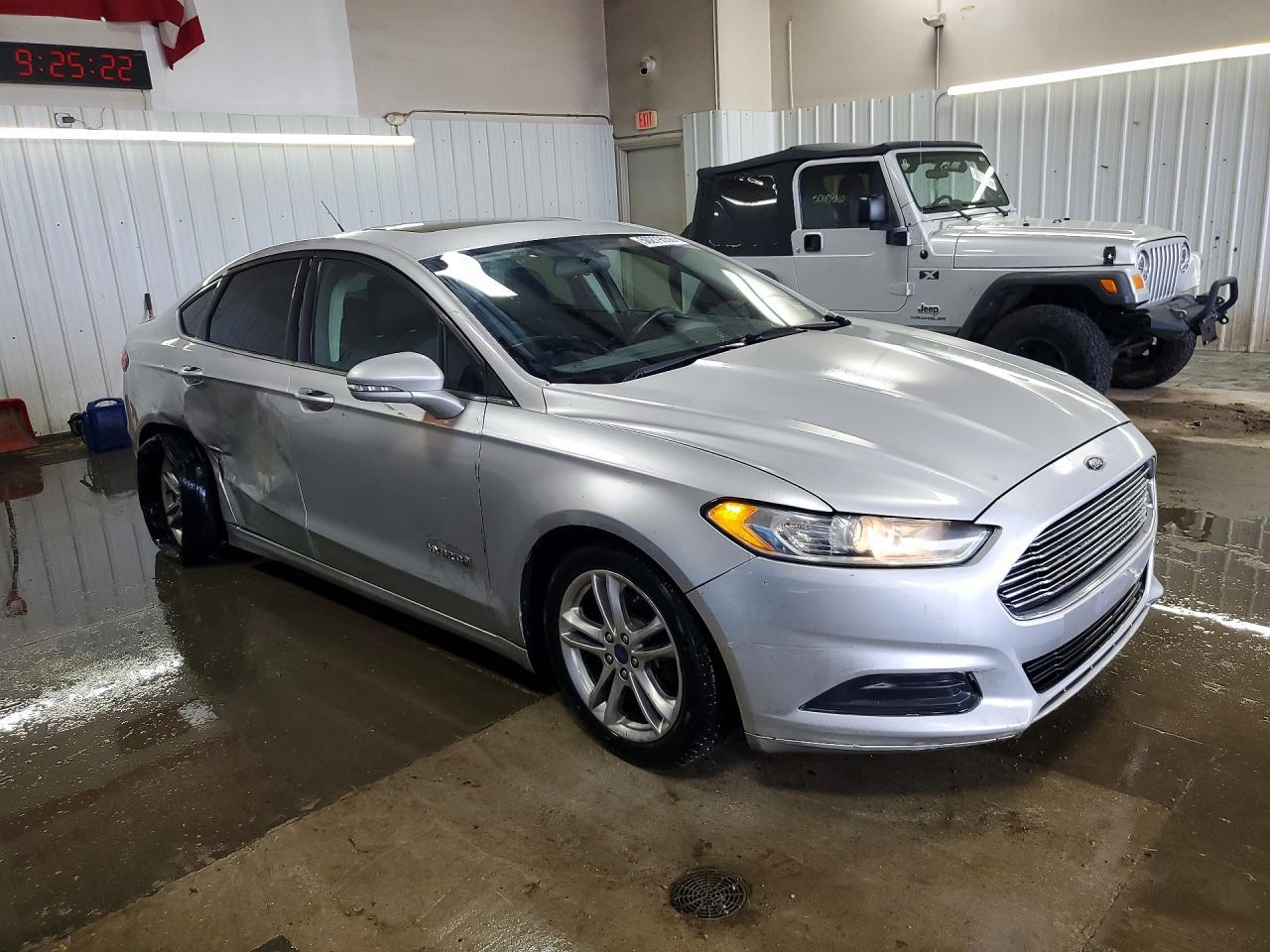 2016 Ford Fusion Se Hybrid - Image 4