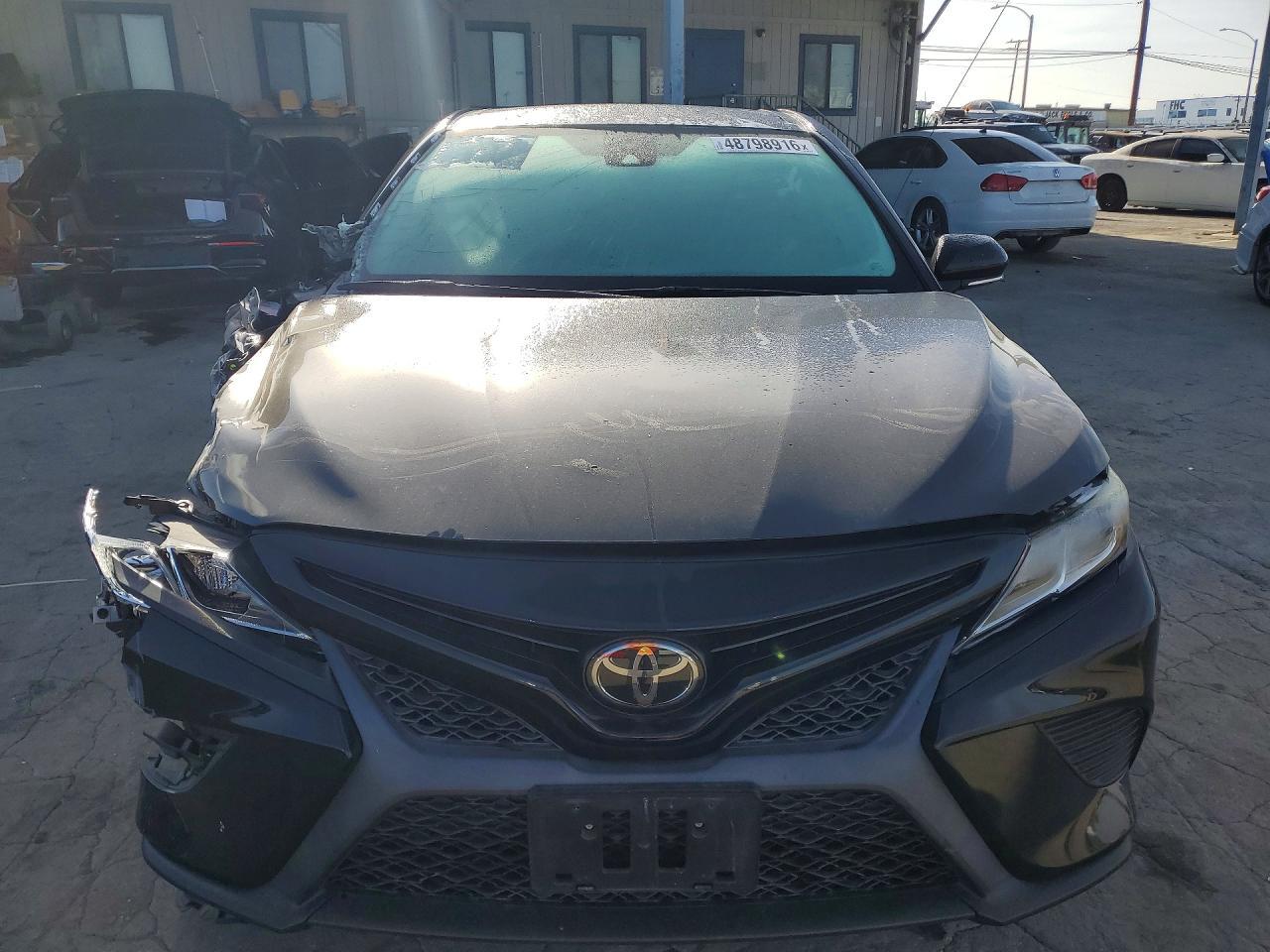 2020 Toyota Camry Se - Фото 5